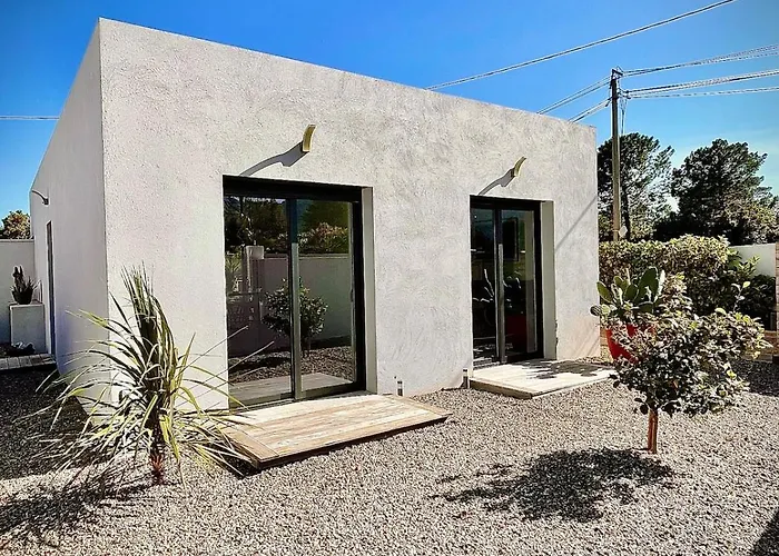 Proche Saint Cyprien Et Cala Rossa *